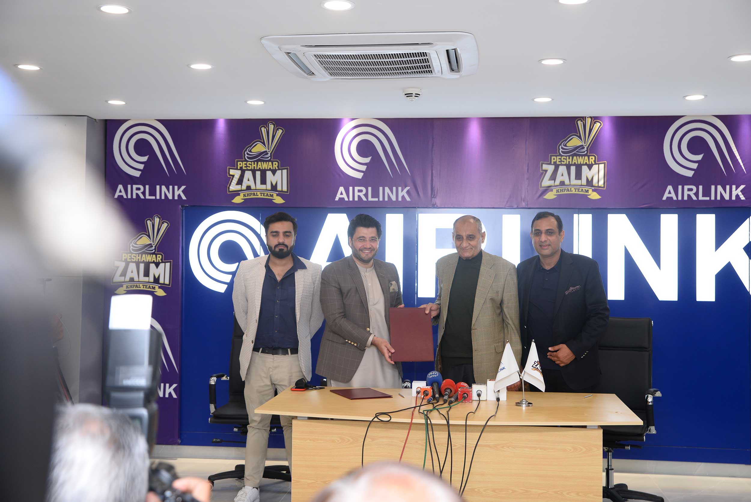 Siging ceremony with Peshawar Zalmi for PSL 6 - Feb 2021 295